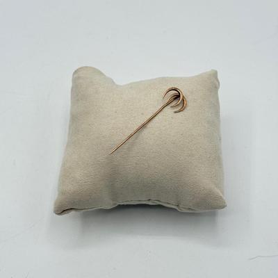 LOT 77: Vintage Double Horseshoe Lucky 14k Gold Stick Pin (0.8g)