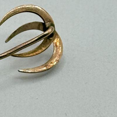 LOT 77: Vintage Double Horseshoe Lucky 14k Gold Stick Pin (0.8g)