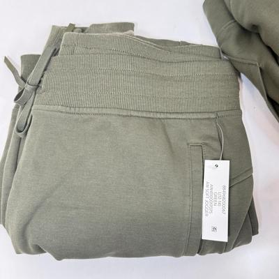 LOT 81: NWT Plus Sized Women's Clothing: Pair of 2XL Cardigans, XXL Dark Green Sweatsuit & Old Navy Size 16 "Super...