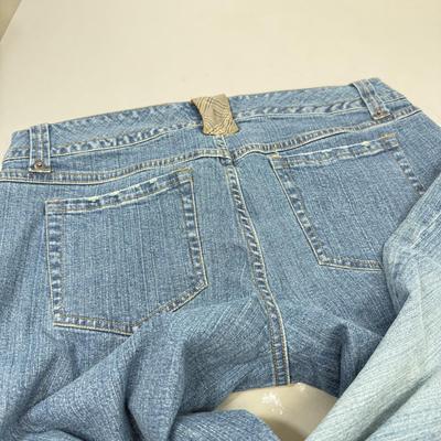 LOT 84: Plus size Purple Champion Sweatshirt, Zip up Sweater & Three Pairs of Jeans