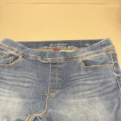 LOT 84: Plus size Purple Champion Sweatshirt, Zip up Sweater & Three Pairs of Jeans