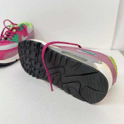 LOT 85: Vintage Shania Twain Tour Shirt, Size 6Y Nike Sneakers & More