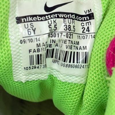 LOT 85: Vintage Shania Twain Tour Shirt, Size 6Y Nike Sneakers & More