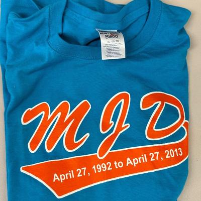 LOT 85: Vintage Shania Twain Tour Shirt, Size 6Y Nike Sneakers & More