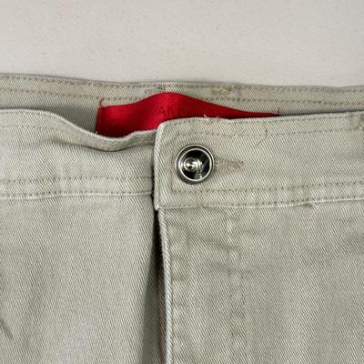 LOT 85: Vintage Shania Twain Tour Shirt, Size 6Y Nike Sneakers & More