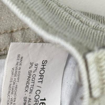 LOT 85: Vintage Shania Twain Tour Shirt, Size 6Y Nike Sneakers & More