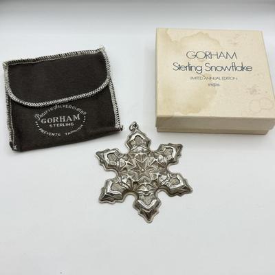 LOT 88: 1975 Gorham Sterling Silver Snowflake Ornament (19.91g)
