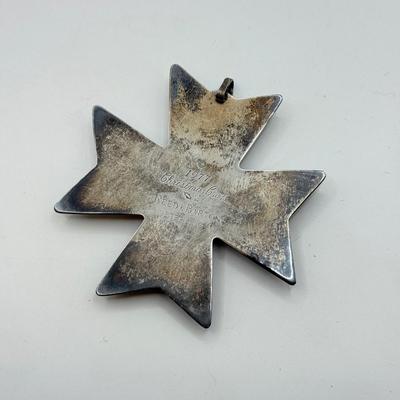 LOT 89: Reed & Barton 1977 Christmas Cross Sterling Silver Ornament (15.69g)