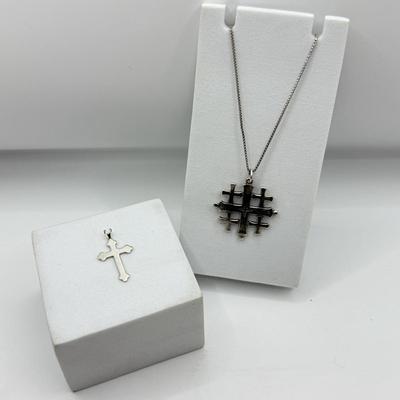 LOT 90: James Avery Sterling Cross Pendant, Sterling 925 Cross & 20” chain (9.2g)
