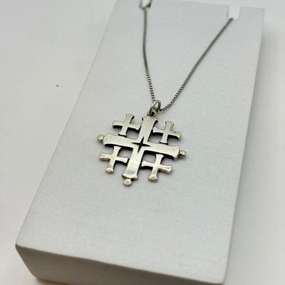 LOT 90: James Avery Sterling Cross Pendant, Sterling 925 Cross & 20” chain (9.2g)