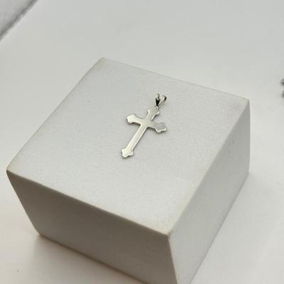 LOT 90: James Avery Sterling Cross Pendant, Sterling 925 Cross & 20” chain (9.2g)