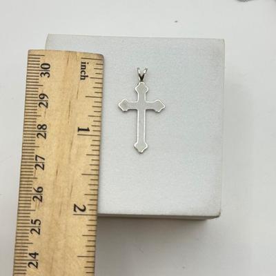 LOT 90: James Avery Sterling Cross Pendant, Sterling 925 Cross & 20” chain (9.2g)