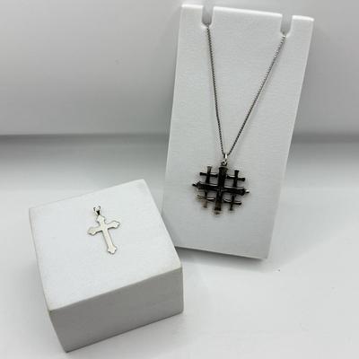 LOT 90: James Avery Sterling Cross Pendant, Sterling 925 Cross & 20” chain (9.2g)