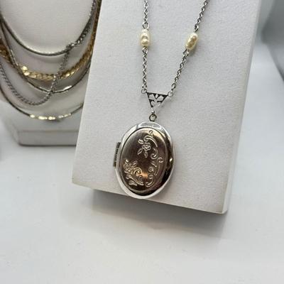 LOT 95: Collection of Silvertone Necklaces & Chains