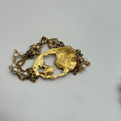 LOT 101: Collection of Costume "Pearl" Jewelry