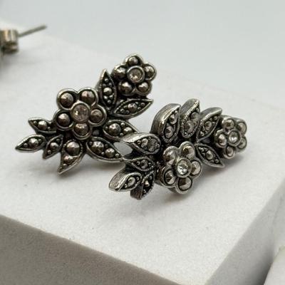 LOT 103: Collection of Silvertone Pins & Pierced Earrings