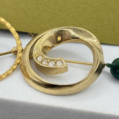 LOT 108: Australian Souvenirs, Heinz Pickle Pin, "Penannular Silver Brooch," Gold Plated Leaf Pins & More