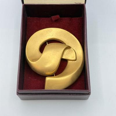 LOT 108: Australian Souvenirs, Heinz Pickle Pin, "Penannular Silver Brooch," Gold Plated Leaf Pins & More