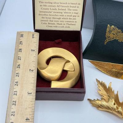 LOT 108: Australian Souvenirs, Heinz Pickle Pin, "Penannular Silver Brooch," Gold Plated Leaf Pins & More