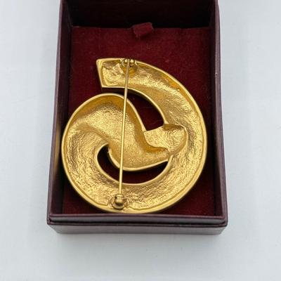 LOT 108: Australian Souvenirs, Heinz Pickle Pin, "Penannular Silver Brooch," Gold Plated Leaf Pins & More