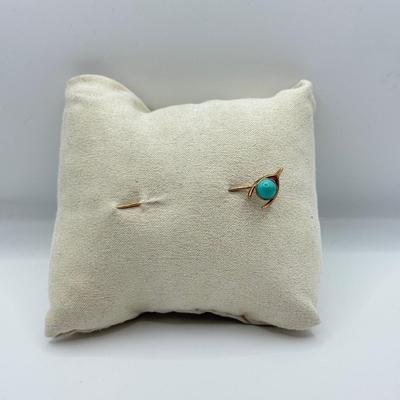 LOT 110: Vintage 10k Gold Turquoise Wishbone Hat / Stick Pin (1.0g)