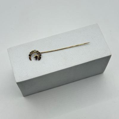 LOT 111: Vintage 14k Gold Masonic Hat / Stick Pin (1.0g)