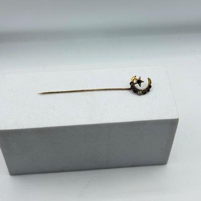 LOT 111: Vintage 14k Gold Masonic Hat / Stick Pin (1.0g)