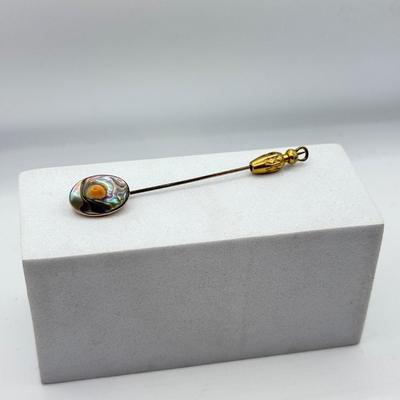 LOT 112: 10k Gold Victorian Blister Pearl Hat / Stick Pin (2.0g)
