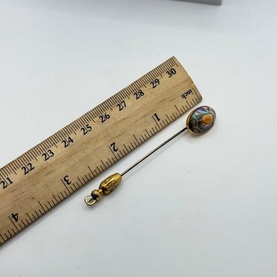 LOT 112: 10k Gold Victorian Blister Pearl Hat / Stick Pin (2.0g)