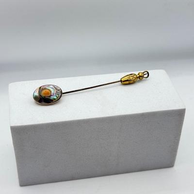 LOT 112: 10k Gold Victorian Blister Pearl Hat / Stick Pin (2.0g)