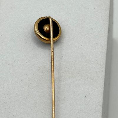 LOT 114: Vintage 10k Gold Black Onyx and Pearl Hat / Stick Pin (1.0g)