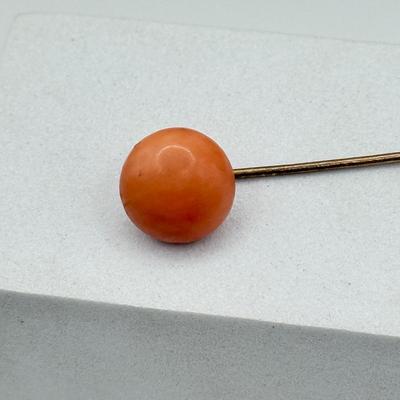 LOT 115: 14k Gold Hat / Stick Pin w/ Round Coral Stone(2.6g)