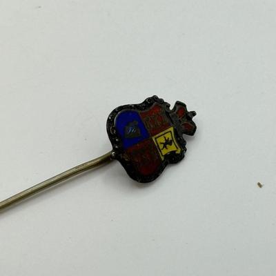 LOT 117: Vintage Sterling Silver Masonic & Crest Stick Pins (6.8g)