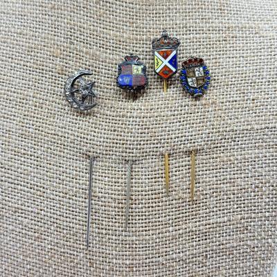 LOT 117: Vintage Sterling Silver Masonic & Crest Stick Pins (6.8g)
