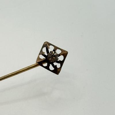 LOT 119: Vintage Hat / Stick Pins: Floral & Cameo Designs