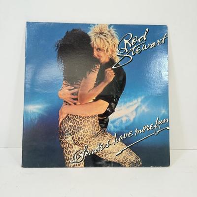 LOT 126: Vinyl Record Albums circa 1970s: Jefferson Airplane, Rod Stewart & More (LIST IN DESCRPTION)