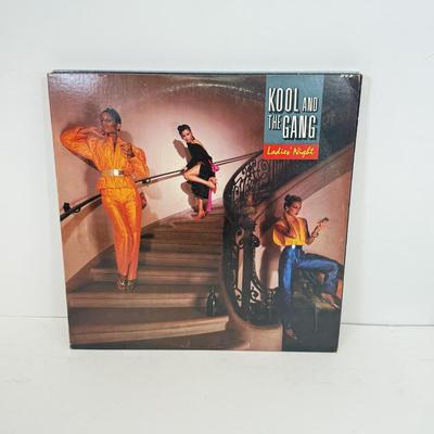 LOT 128: Vinyl Record Albums: Donna Summer, Dionne Warwick, Stevie Wonder, Nat King Cole & More