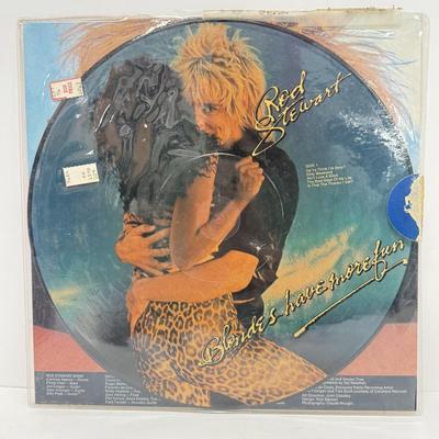 LOT 135: 1970s/80s Vinyl Record Albums: Footloose, Rod Stewart, Bonnie Tyler, Pointer Sisters, The Ray Charles Singers, Air Supply &...