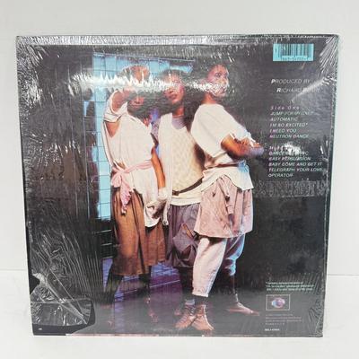 LOT 135: 1970s/80s Vinyl Record Albums: Footloose, Rod Stewart, Bonnie Tyler, Pointer Sisters, The Ray Charles Singers, Air Supply &...