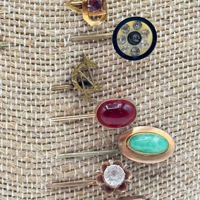 LOT 140: Collection of Vintage/Antique Hat Stick Pins