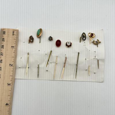 LOT 140: Collection of Vintage/Antique Hat Stick Pins