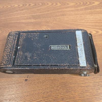LOT 142: Antique Kodak No. 1A Autographic Kodak Jr. Camera