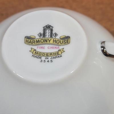 LOT 150: Vintage Harmony House China Set/ 8 Dinner Plates, 8 Salad Plates, 7 Soup Bowls, 7 Dessert Bowls, 1 Serving Bowl, 8 Cups &...