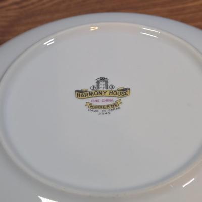 LOT 150: Vintage Harmony House China Set/ 8 Dinner Plates, 8 Salad Plates, 7 Soup Bowls, 7 Dessert Bowls, 1 Serving Bowl, 8 Cups &...