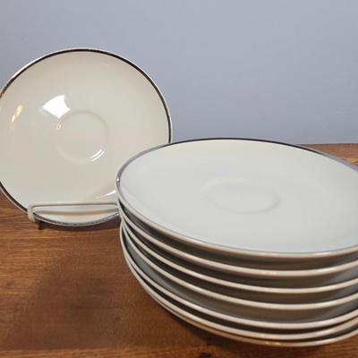 LOT 150: Vintage Harmony House China Set/ 8 Dinner Plates, 8 Salad Plates, 7 Soup Bowls, 7 Dessert Bowls, 1 Serving Bowl, 8 Cups &...