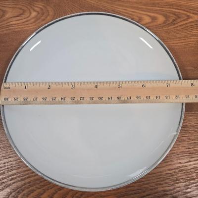 LOT 150: Vintage Harmony House China Set/ 8 Dinner Plates, 8 Salad Plates, 7 Soup Bowls, 7 Dessert Bowls, 1 Serving Bowl, 8 Cups &...