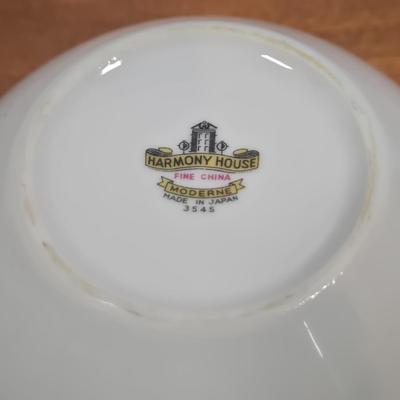 LOT 150: Vintage Harmony House China Set/ 8 Dinner Plates, 8 Salad Plates, 7 Soup Bowls, 7 Dessert Bowls, 1 Serving Bowl, 8 Cups &...