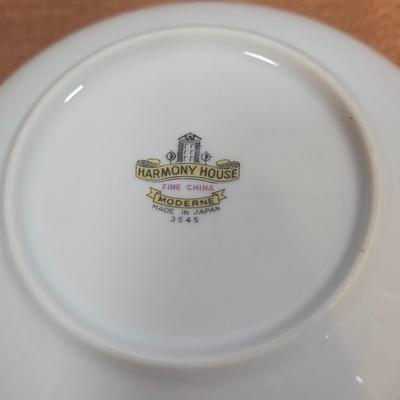 LOT 150: Vintage Harmony House China Set/ 8 Dinner Plates, 8 Salad Plates, 7 Soup Bowls, 7 Dessert Bowls, 1 Serving Bowl, 8 Cups &...