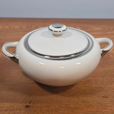 LOT 150: Vintage Harmony House China Set/ 8 Dinner Plates, 8 Salad Plates, 7 Soup Bowls, 7 Dessert Bowls, 1 Serving Bowl, 8 Cups &...