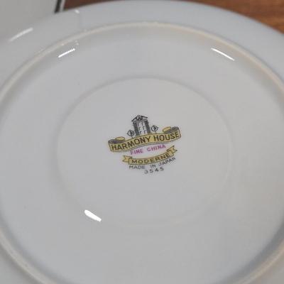 LOT 150: Vintage Harmony House China Set/ 8 Dinner Plates, 8 Salad Plates, 7 Soup Bowls, 7 Dessert Bowls, 1 Serving Bowl, 8 Cups &...